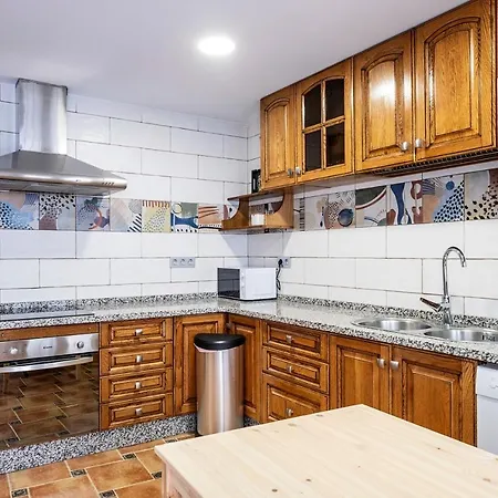 Tadawn Literary Coliving Panzió *
